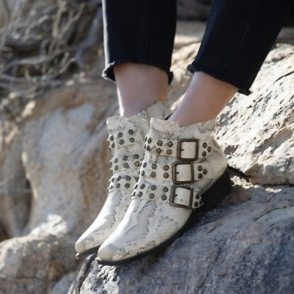 Zodiac Adele Studded Cream Snakeskin Ankle Boots Sz 8.5